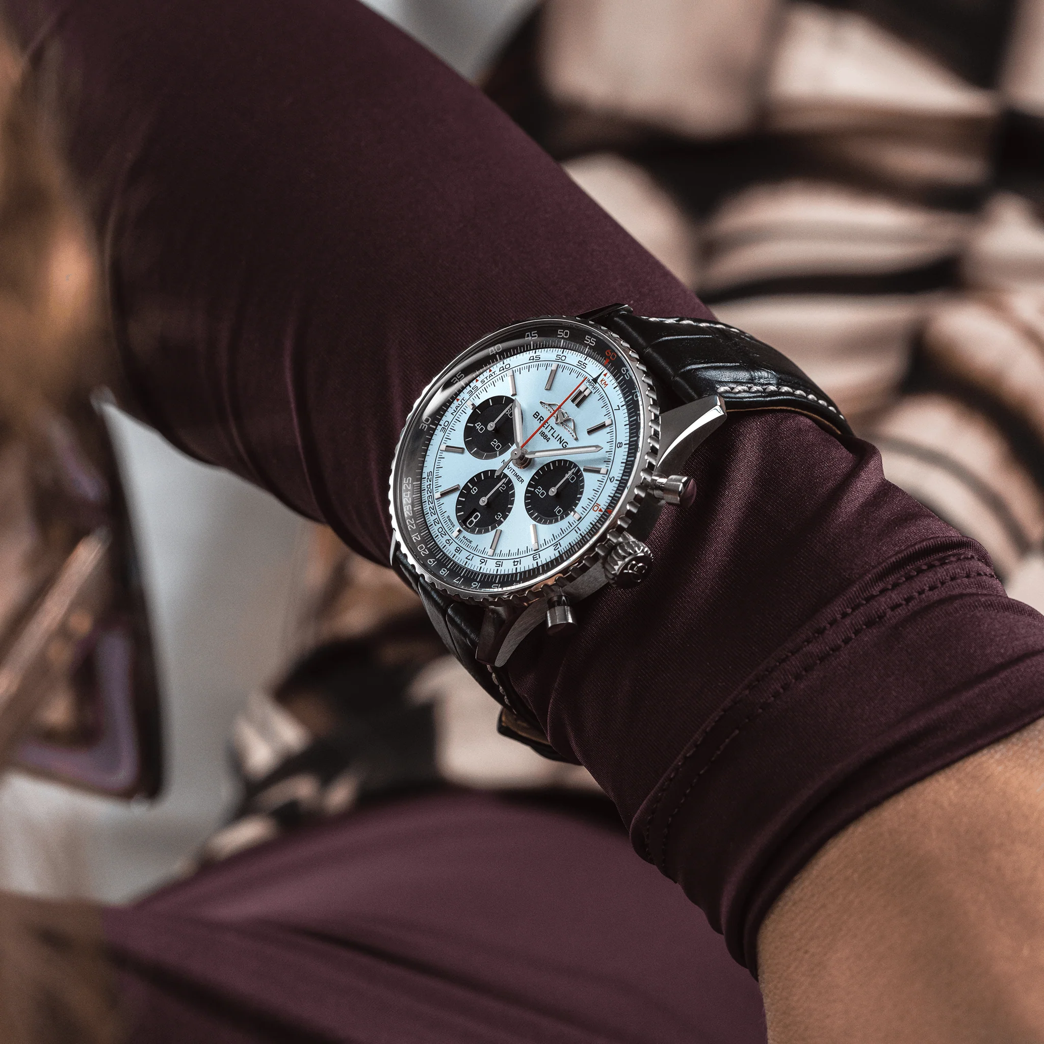Breitling Navitimer B01 43 Black Croc Folding Clasp Watch - Image 5
