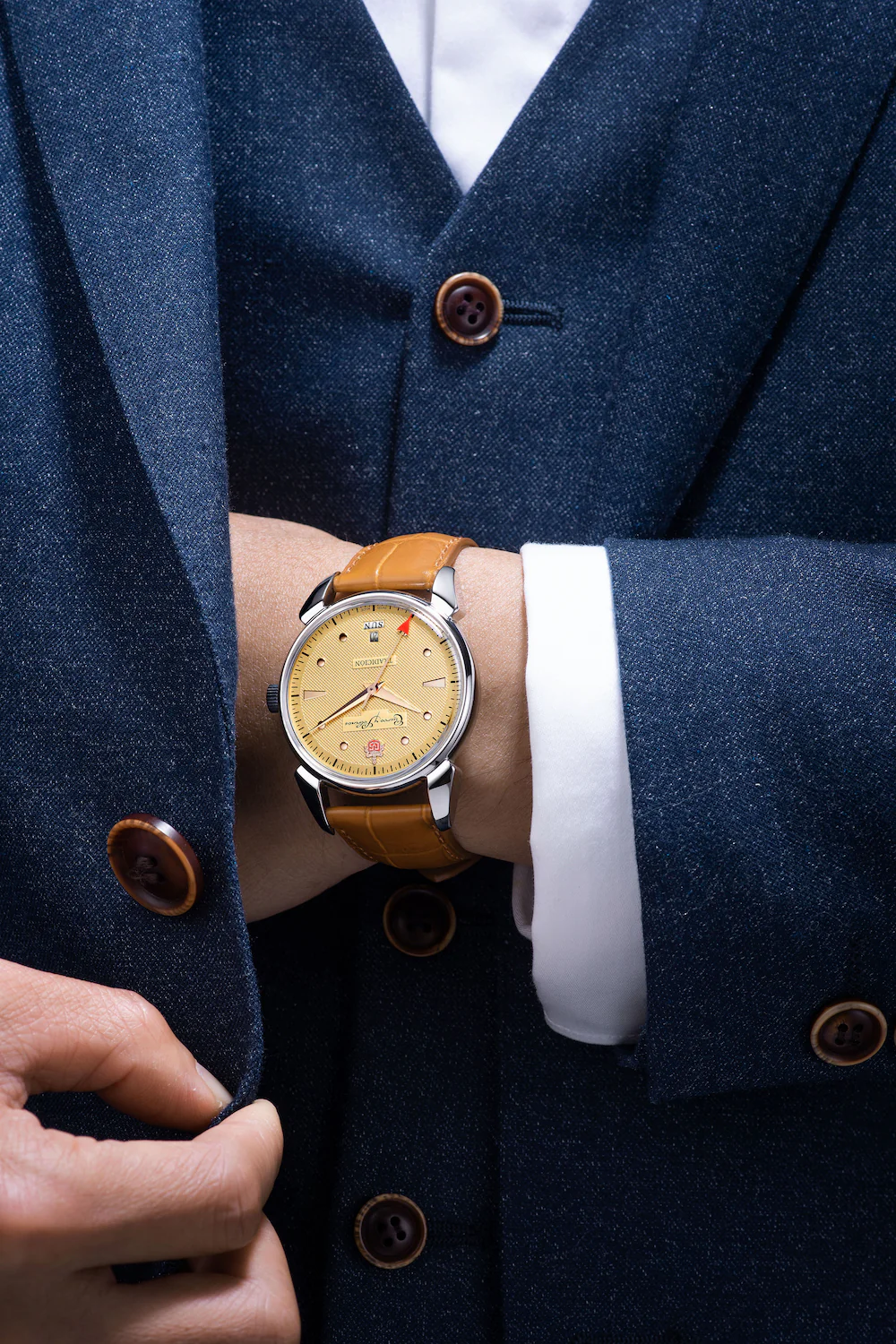 Cuervo y Sobrinos Historiador Tradicion San Rafael Limited Edition Watch - Image 5