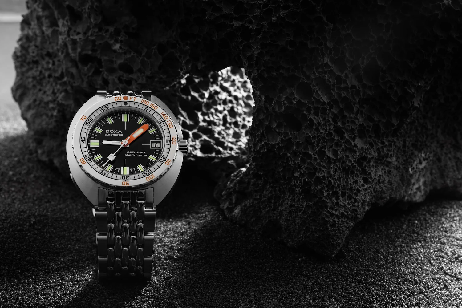 Doxa SUB 200T Sharkhunter Iconic Bracelet Watch - Image 4