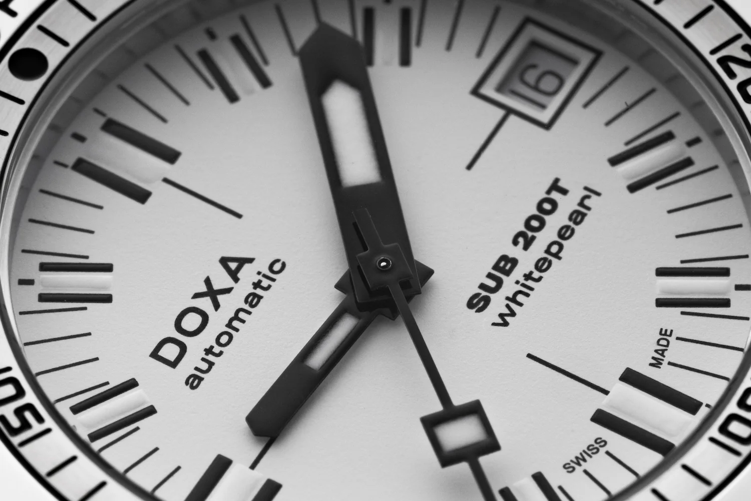 Doxa SUB 200T Whitepearl Iconic Bracelet Watch - Image 4