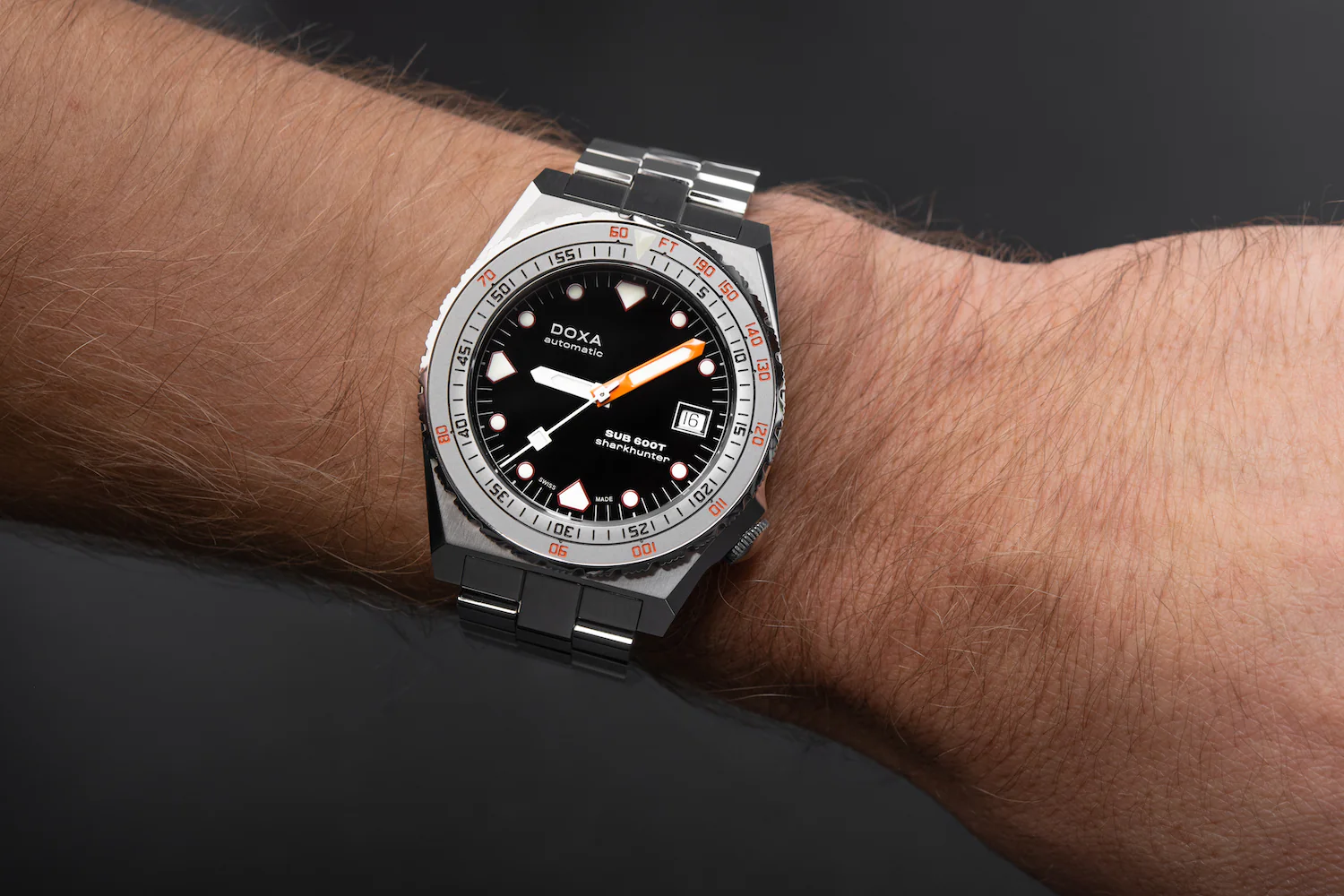 Doxa SUB 600T Sharkhunter Bracelet Watch - Image 4