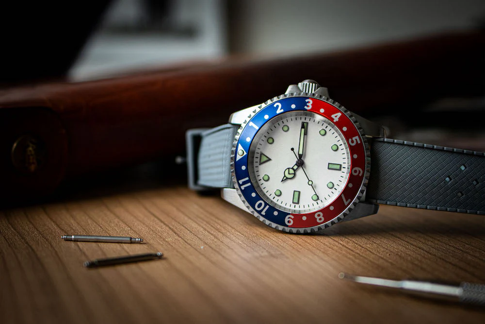 Enoksen Watch Dive E02/HW PanAm Red & Blue 12 Hour Special Edition - Image 3