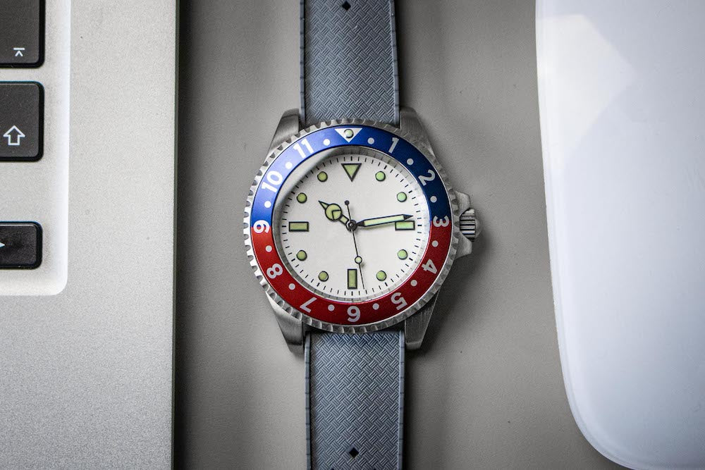 Enoksen Watch Dive E02/HW PanAm Red & Blue 12 Hour Special Edition - Image 5