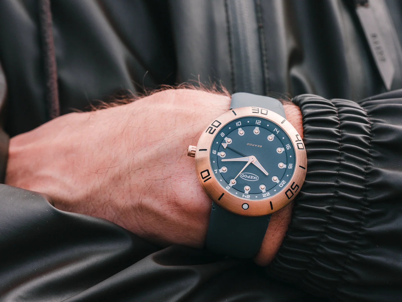 Ikepod Seapod S004 GMT Bronze Archi Grey Limited Edition Watch - Image 2