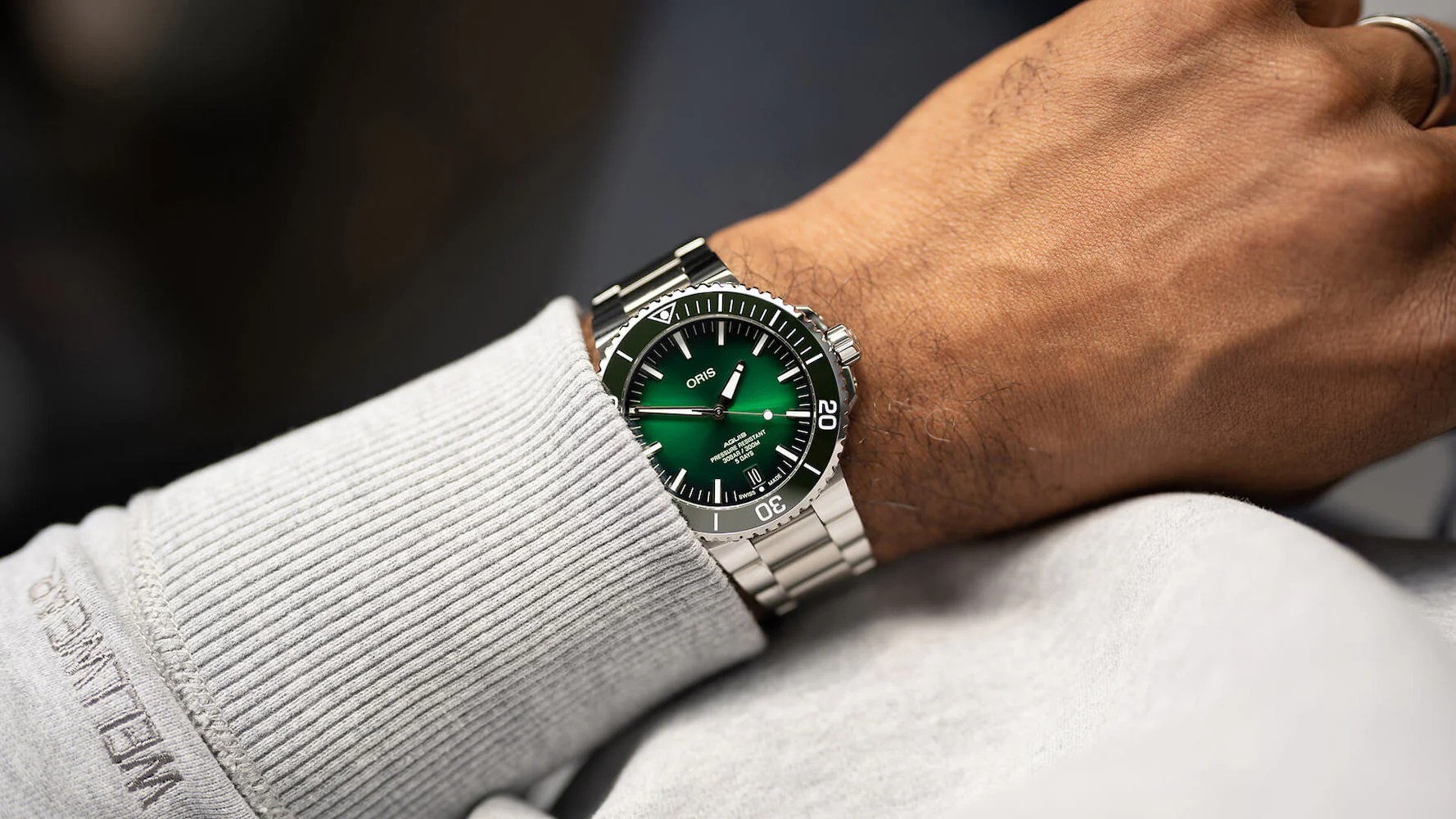 Oris Aquis Date Calibre 400 Green Bracelet - Image 6