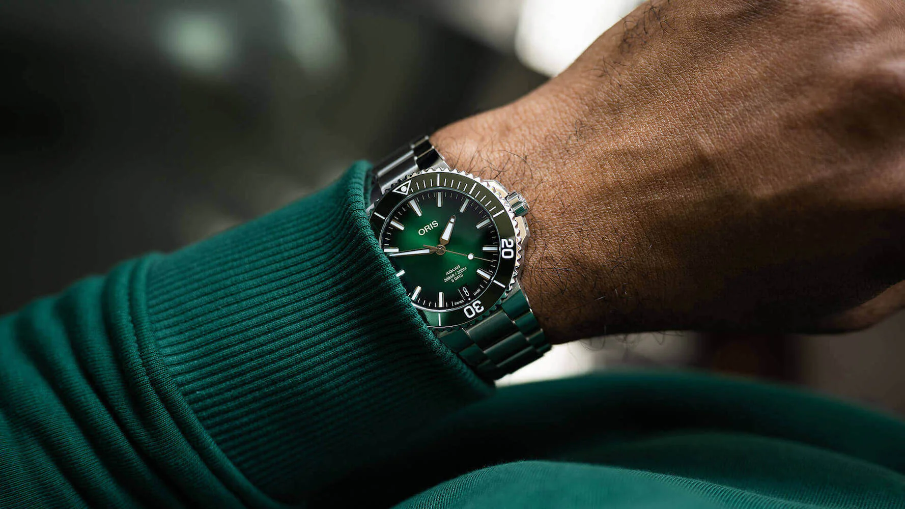 Oris Aquis Date Calibre 400 Green Rubber - Image 3