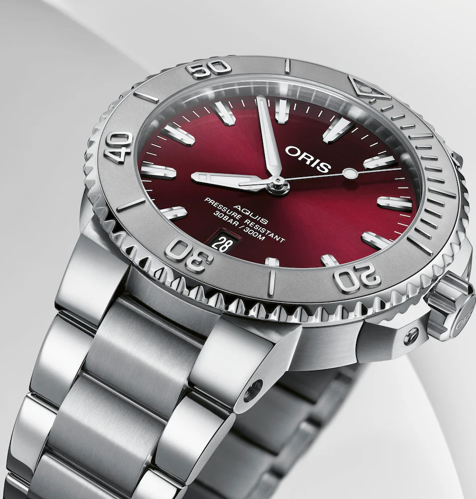 Oris Aquis Date Sunray Cherry Red 41.5 Bracelet - Image 2