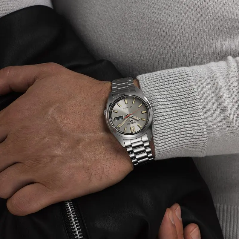 Seiko 5 Sports SNXS Beige Chinos Classic Sports Watch - Image 4