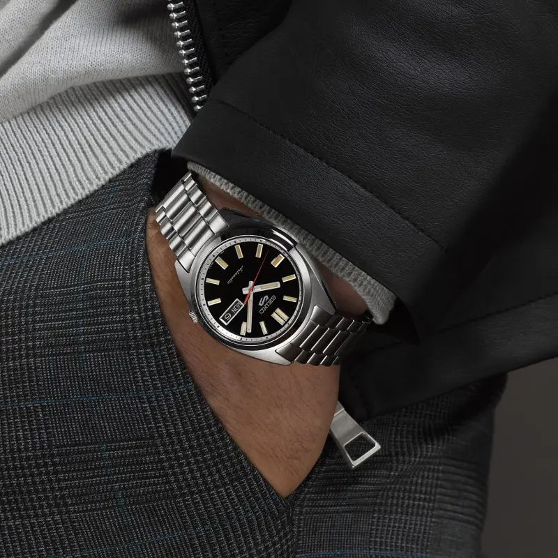 Seiko 5 Sports SNXS Deep Black Wash Classic Sports Watch - Image 4