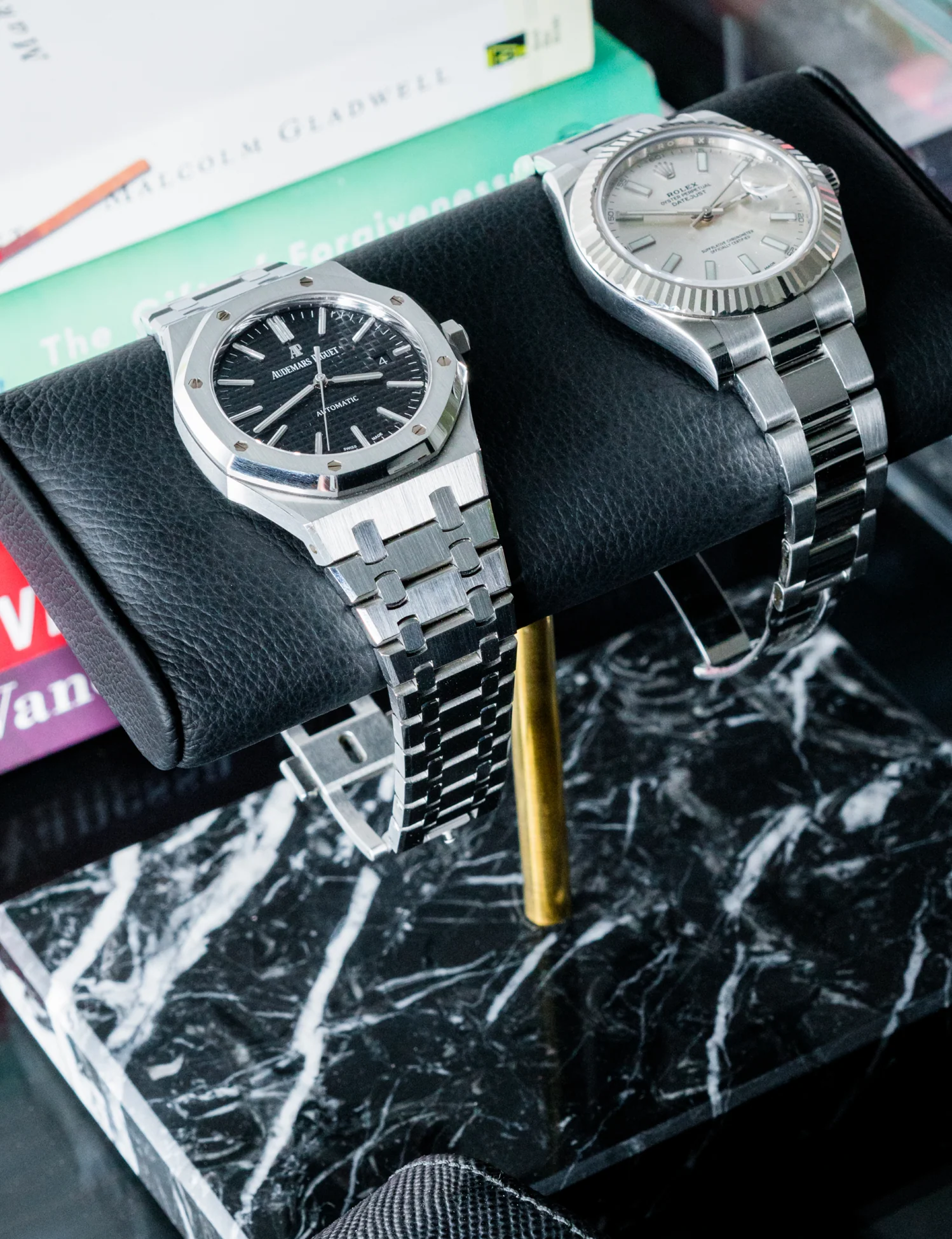 The Watch Stand Duo Black & Gold D - Image 7